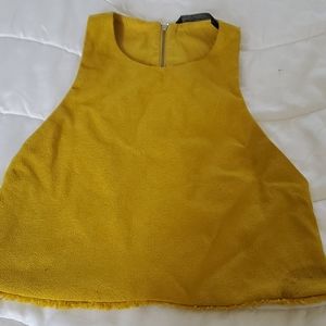 Cute yellow top!